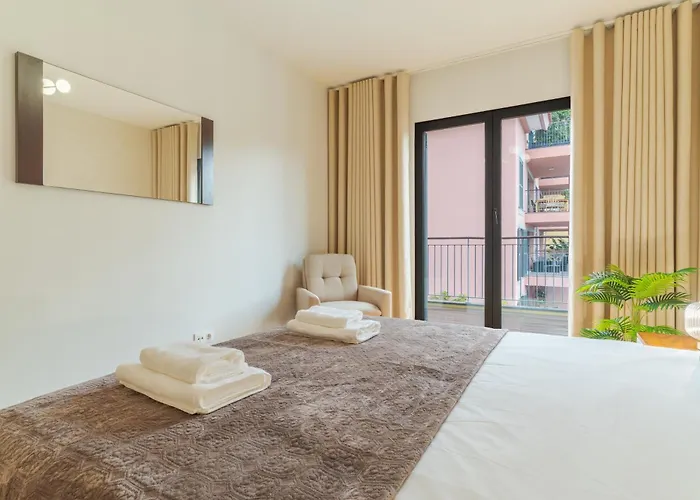 Daire Living Bx In Center *