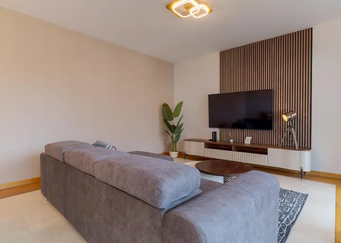 Living Bx In Center Daire *